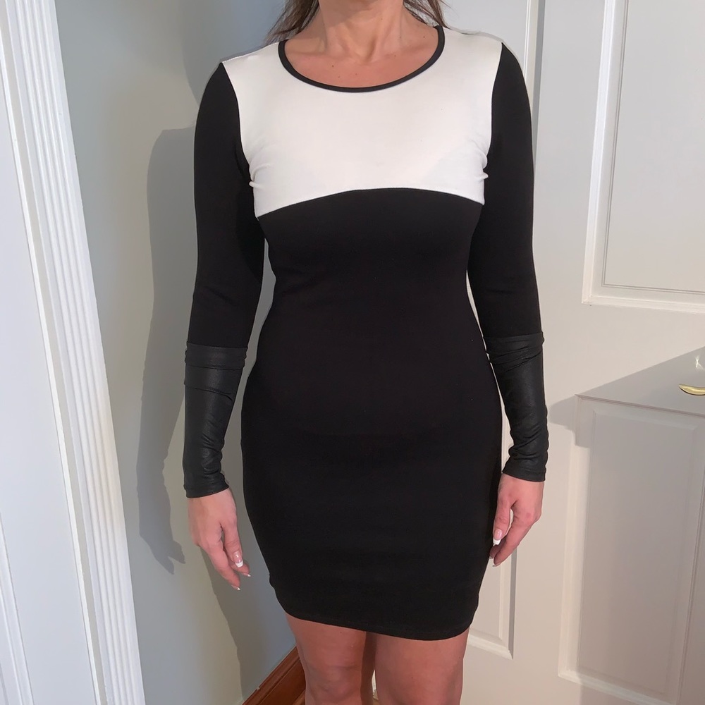 White and black color block dress size Medium